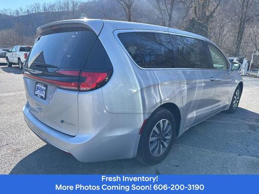 2022 Chrysler Pacifica Hybrid Touring L