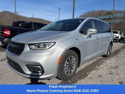 2022 Chrysler Pacifica Hybrid Touring L