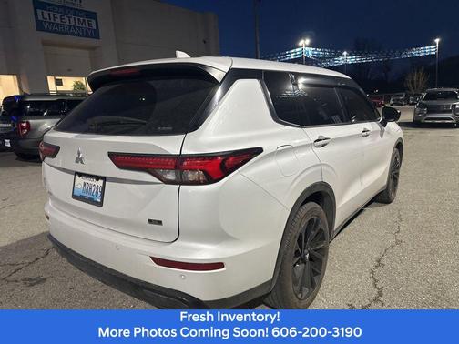 2024 Mitsubishi Outlander SE Black Edition w/Pano Roof S-AWC