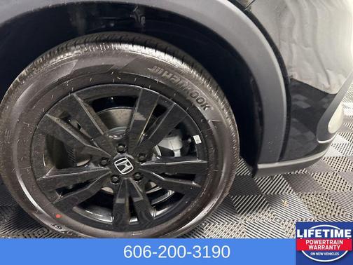 Crystal Black Pearl 2026 Honda HR-V AWD Sport