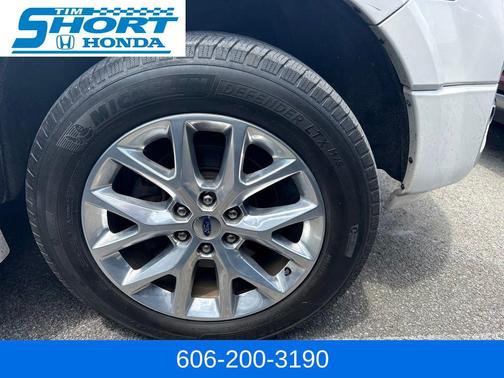 White Platinum Clearcoat Metallic 2017 Ford Expedition EL Limited