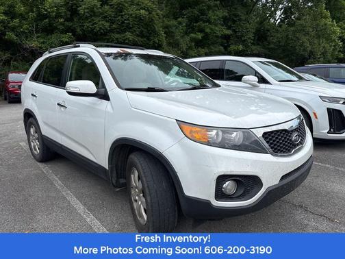 Snow White Pearl 2013 Kia Sorento LX