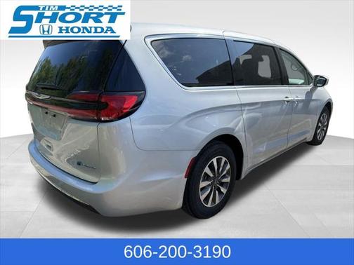 2022 Chrysler Pacifica Hybrid Touring L