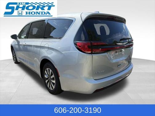 2022 Chrysler Pacifica Hybrid Touring L