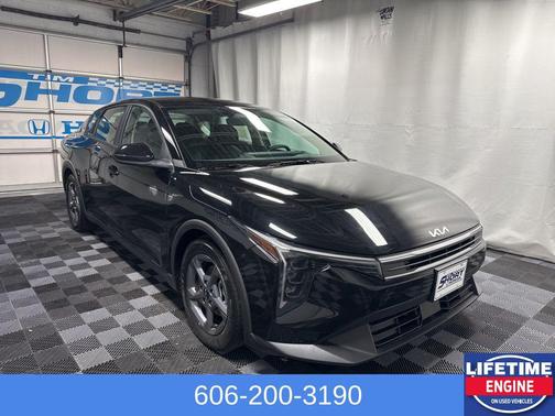 Aurora Black Pearl 2025 Kia K4 LXS