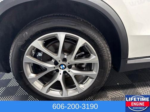 Mineral White Metallic 2023 BMW X5 xDrive40i