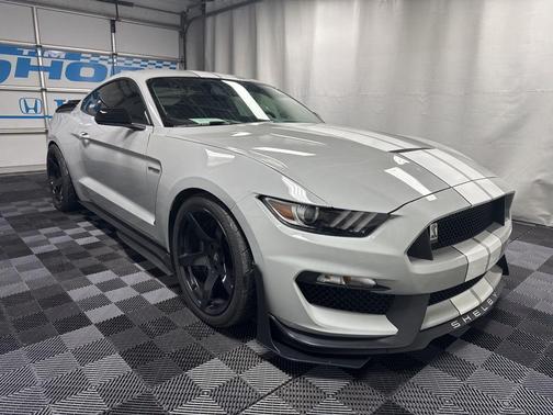 2017 Ford Shelby GT350 Base