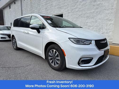 2023 Chrysler Pacifica Hybrid Touring L