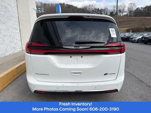2023 Chrysler Pacifica Hybrid Touring L