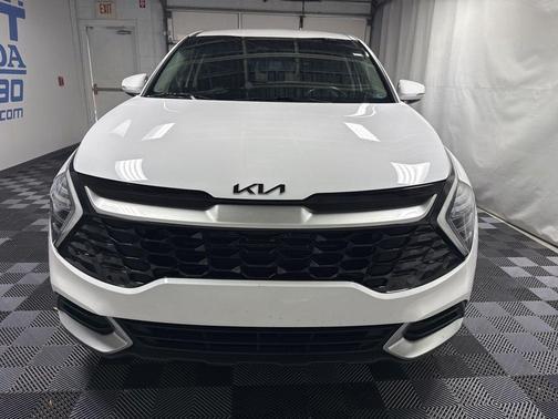 Glacial White Pearl 2024 Kia Sportage EX