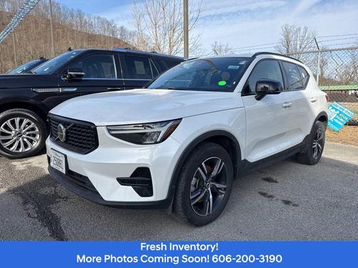 2024 Volvo XC40 B5 Core