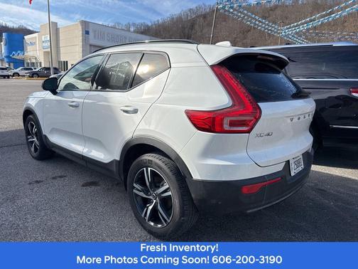 2024 Volvo XC40 B5 Core