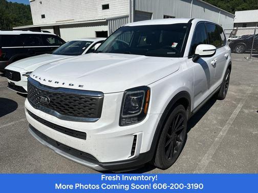 Glacial White Pearl 2021 Kia Telluride LX