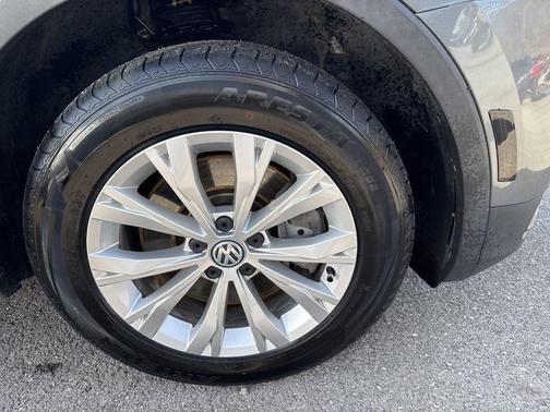 Platinum Gray Metallic 2018 Volkswagen Tiguan 2.0T S