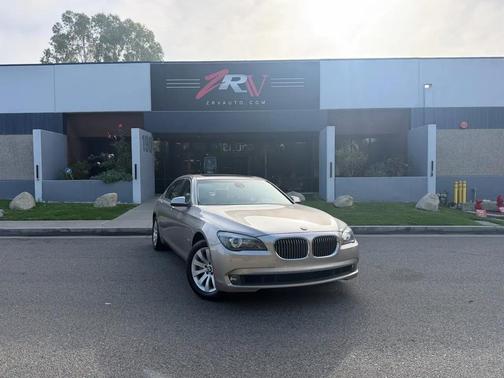 Champagne 2010 BMW 750 Li xDrive