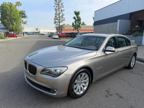 Champagne 2010 BMW 750 Li xDrive
