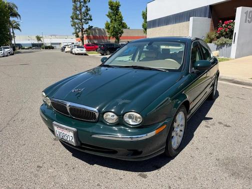 Green 2002 Jaguar X-Type 2.5