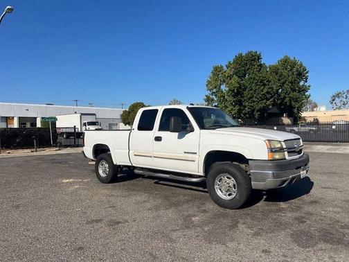 2004 Chevrolet Silverado 2500 LS H/D Extended Cab