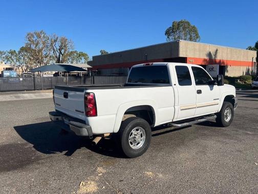2004 Chevrolet Silverado 2500 LS H/D Extended Cab