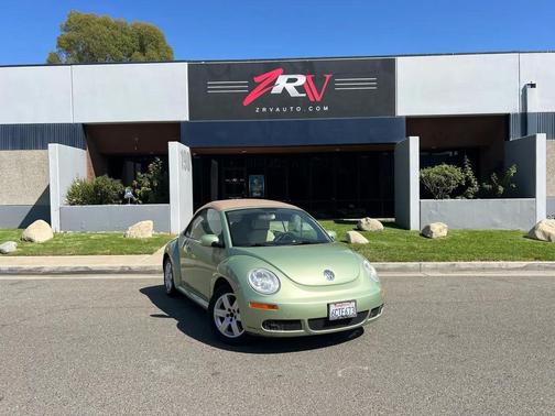 Light Green 2008 Volkswagen New Beetle SE