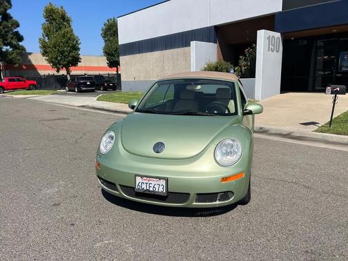 Light Green 2008 Volkswagen New Beetle SE