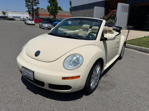 Cream 2009 Volkswagen New Beetle S