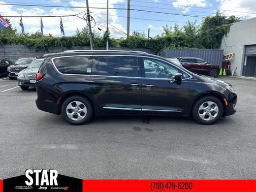 2017 Chrysler Pacifica Touring-L Plus