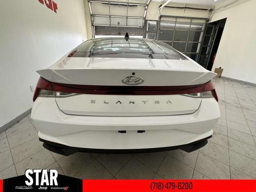 2022 Hyundai ELANTRA SE