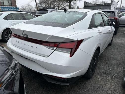 2022 Hyundai ELANTRA SEL