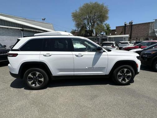2022 Jeep Grand Cherokee 4xe Base