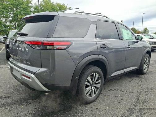 2025 Nissan Pathfinder SL 4WD