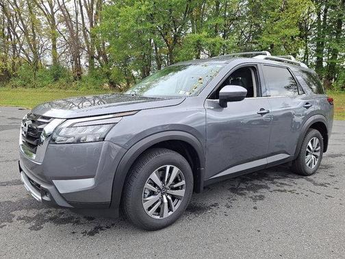 2025 Nissan Pathfinder SL 4WD
