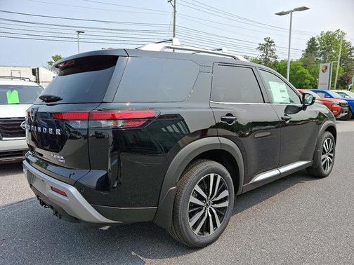 2025 Nissan Pathfinder Platinum 4WD