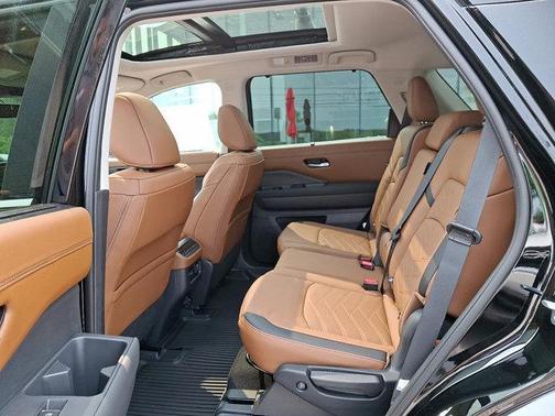 2025 Nissan Pathfinder Platinum 4WD