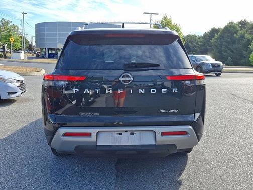 2022 Nissan Pathfinder SL 4WD