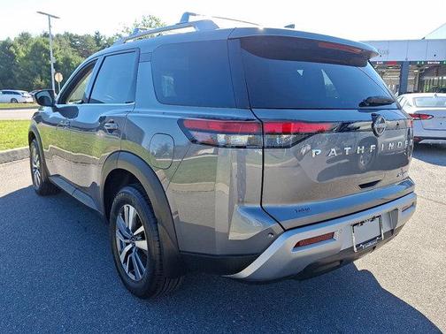 2024 Nissan Pathfinder SL 4WD