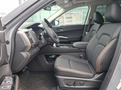 2025 Nissan Pathfinder Platinum 4WD