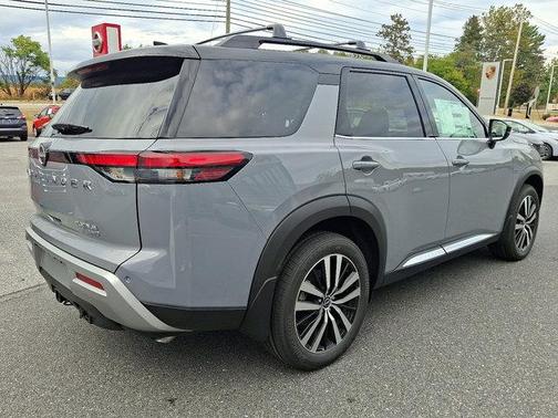 2025 Nissan Pathfinder Platinum 4WD