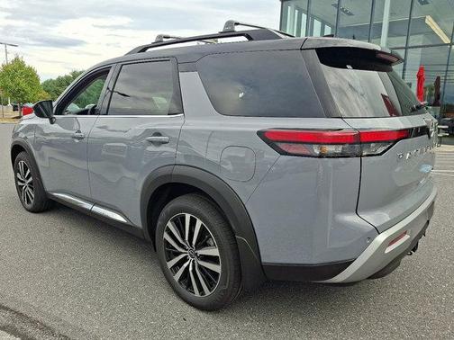 2025 Nissan Pathfinder Platinum 4WD