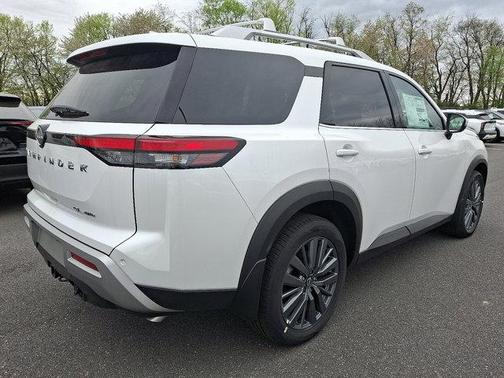 2025 Nissan Pathfinder SL 4WD