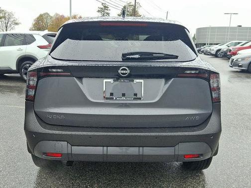 2025 Nissan Kicks SV