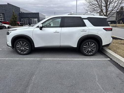 2025 Nissan Pathfinder SL 4WD