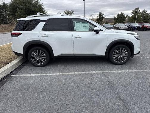 2025 Nissan Pathfinder SL 4WD