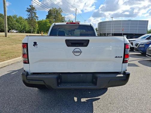 2022 Nissan Frontier S