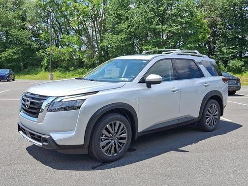 2025 Nissan Pathfinder SL 4WD