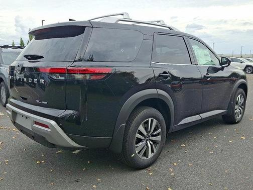 2025 Nissan Pathfinder SL 4WD