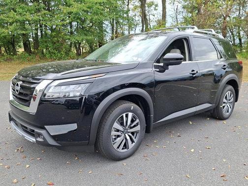 2025 Nissan Pathfinder SL 4WD