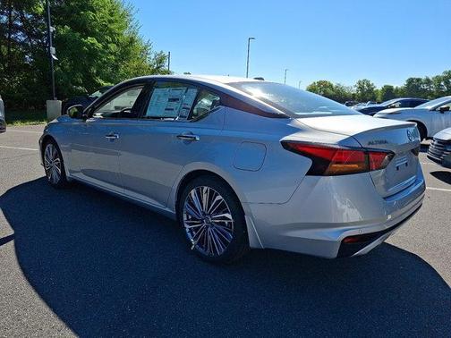 2025 Nissan Altima SL FWD