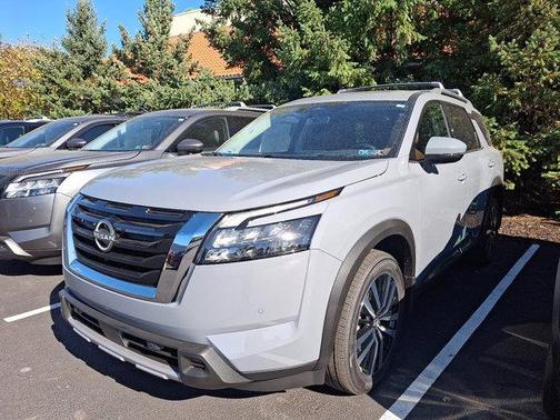 2025 Nissan Pathfinder Platinum 4WD