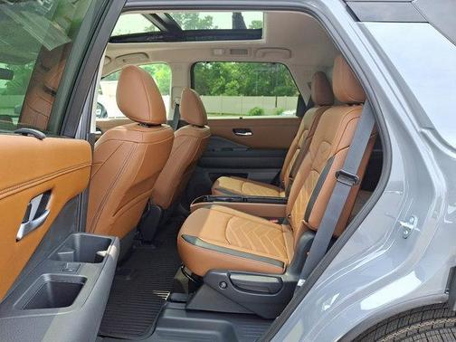 2025 Nissan Pathfinder Platinum 4WD
